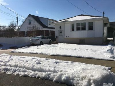 2562 Mount Ave, Oceanside, NY, 11572
