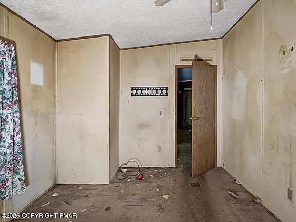 5th image of 148 Walnut St