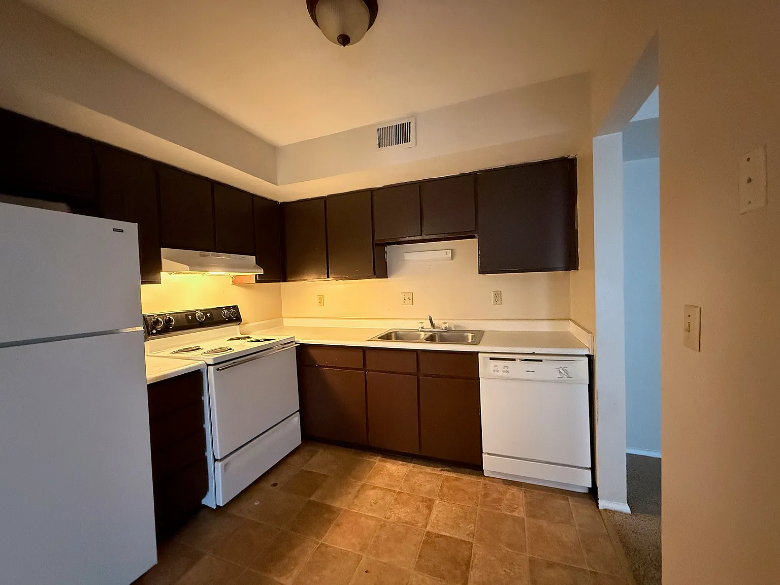 2 bed, 600 sqft, $1,100 — Photo 2
