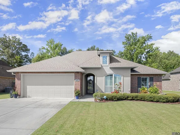 17641 Hoods Ridge Dr, Prairieville, LA 70769