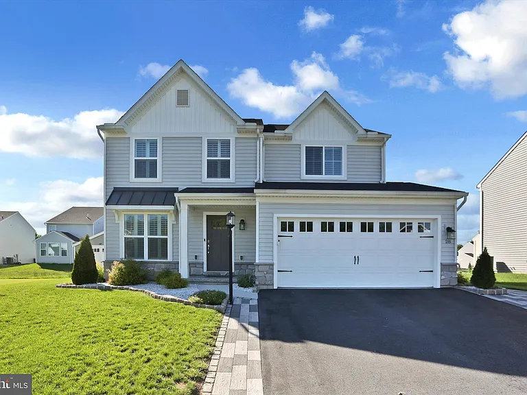 28 Long Bend Dr — Photo 1