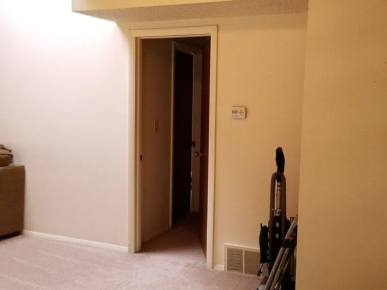 859 Roxwood Ln — Photo 10