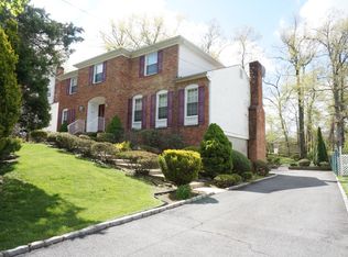 11 Mounthaven Dr, Livingston, NJ 07039