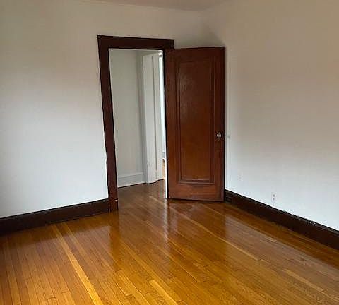 4th image of 115 Willowbrook Rd Floor 1