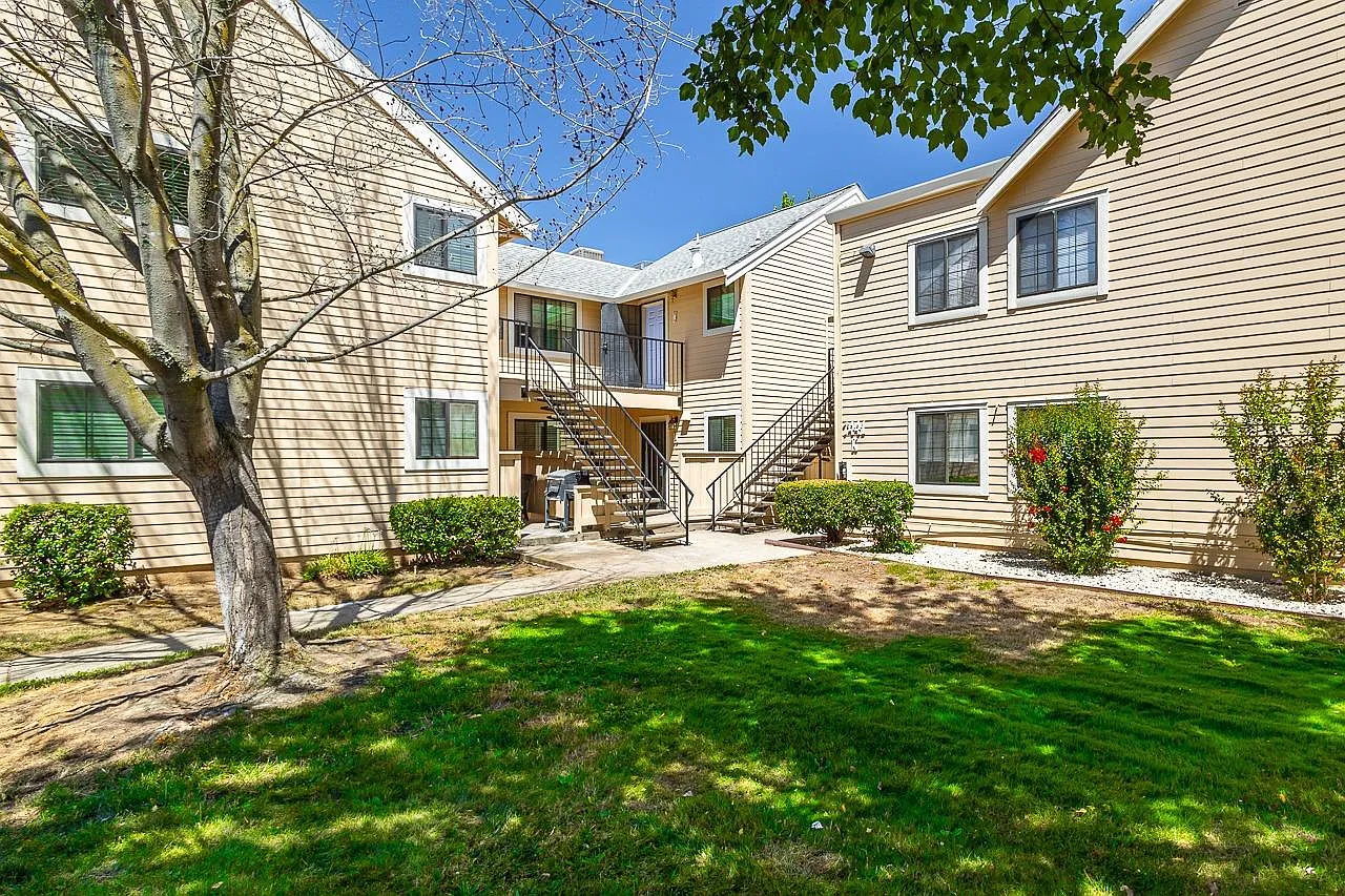 7441 Auburn Oaks Ct APT M photo 1