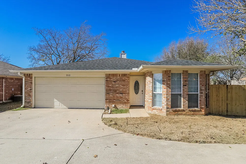 3 bed, 2.0 bath, 1330 sqft, $1,975 — Photo 1