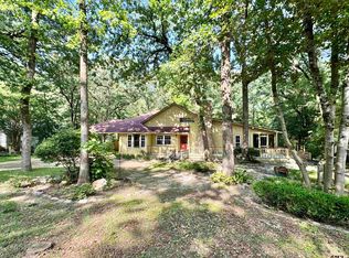 490 Branding Iron Ln, Holly Lake Ranch, TX 75765