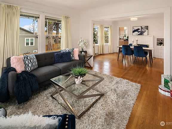 Living room leading into the dining room and kitchen beyond.>