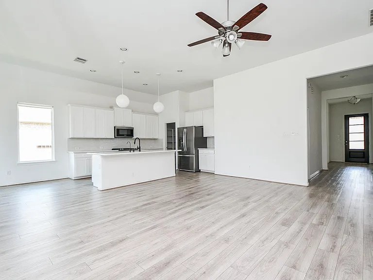 8215 Longear Ln — Photo 13