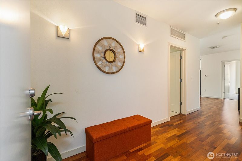5th image of 3104 Western Ave #603