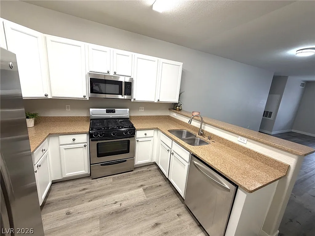 2 bed, 2.0 bath, 1217 sqft, $1,700 — Photo 3