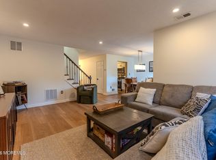 33 Farragut Square, Freehold, NJ 07728