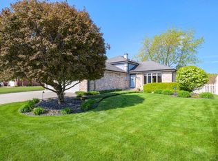 16406 Hillcrest Dr, Tinley Park, IL 60477