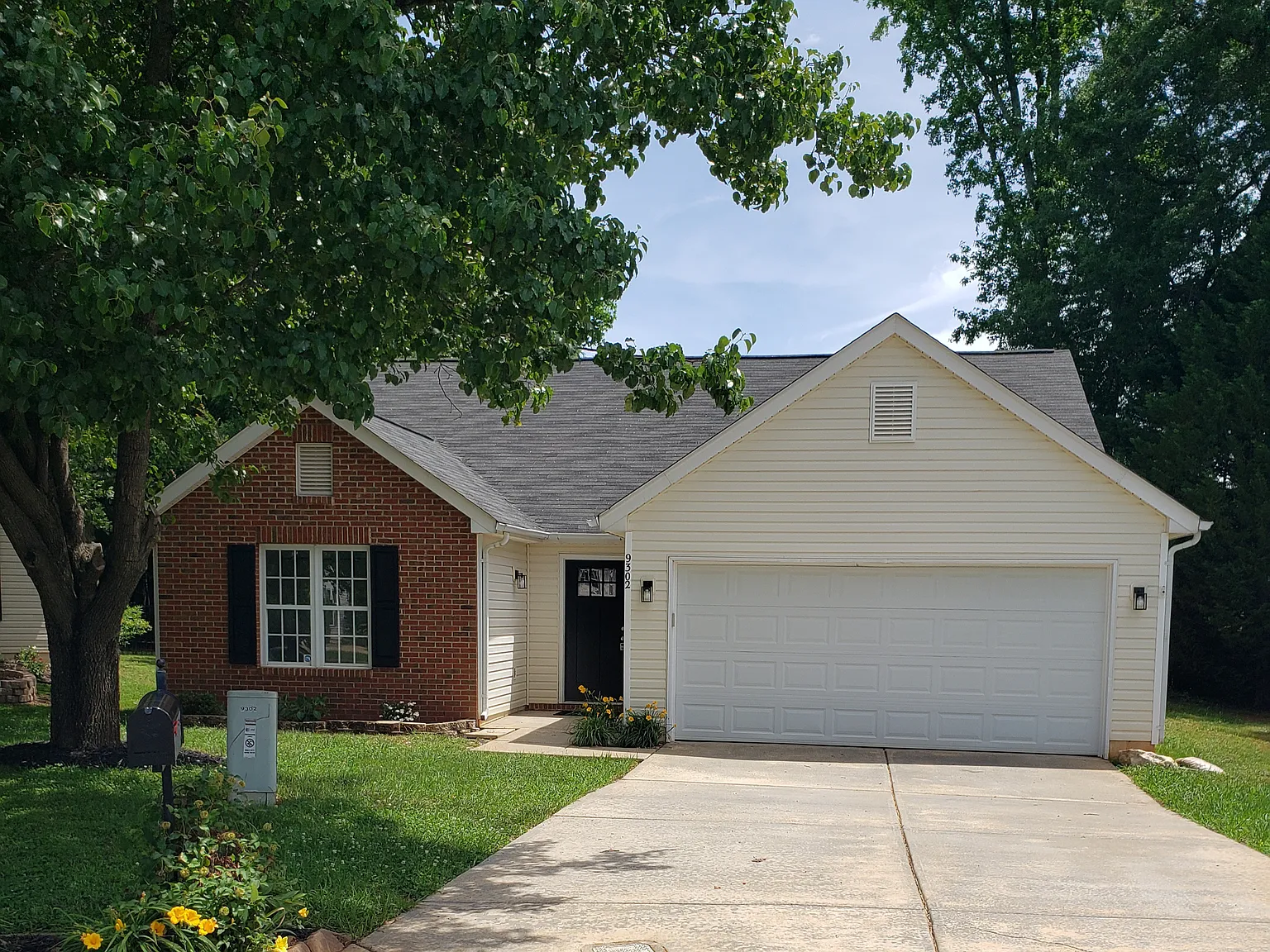 3 bed, 1400 sqft, $2,550 — Photo 1