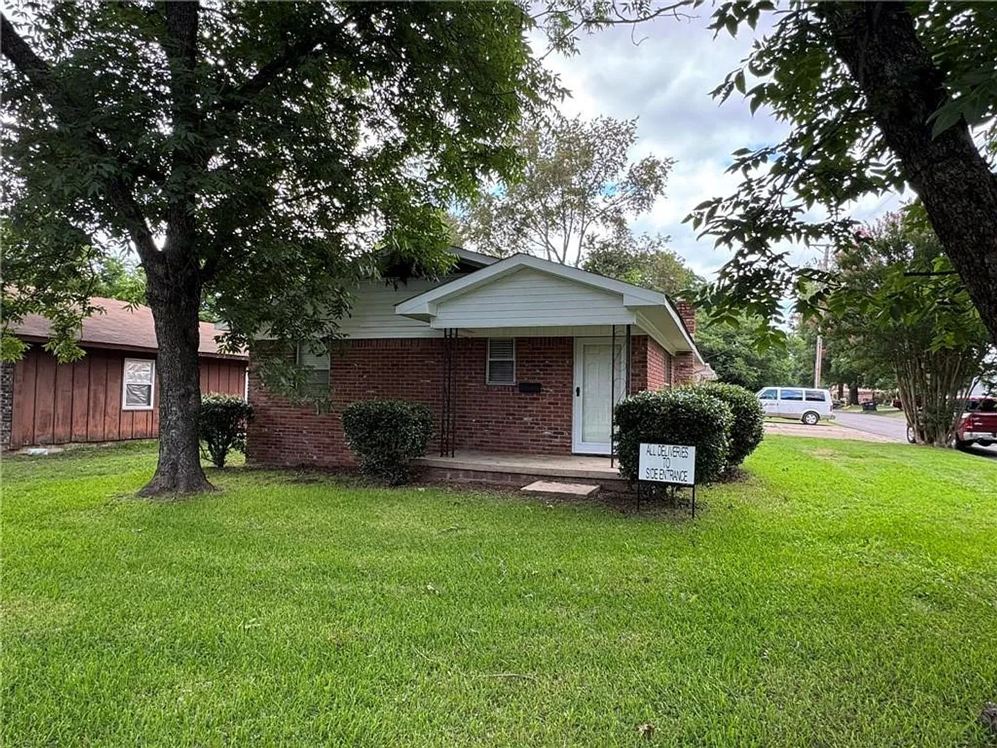 **Coming October 1st**Discover A Conveniently Located 3-Bedroom, 2-Bathroom House In Russellville... — Photo 3