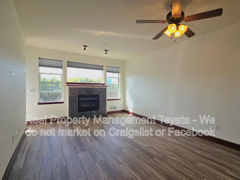 259 W Bakerview Rd #C401 — Photo 5
