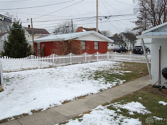 3rd image of 316 E 5th St