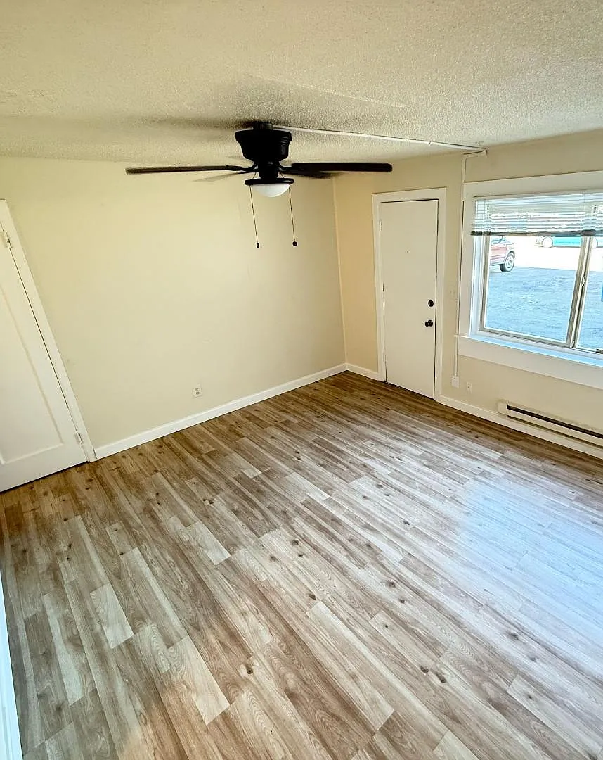 9632 Aurora Ave N - Unit 4 — Photo 1