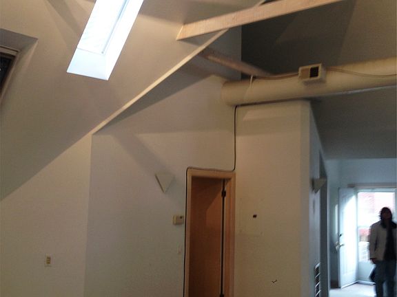 5th image of 2749 N Wilton Ave #3