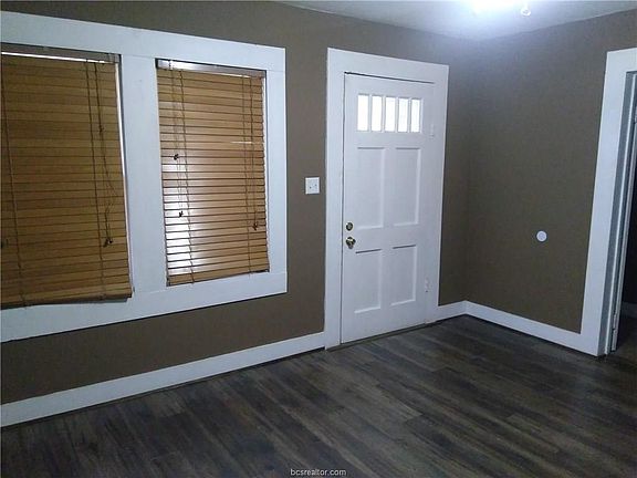 4th image of 1601 Carver St