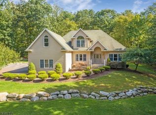 12 Hardwick Rd, Hardwick, NJ 07825