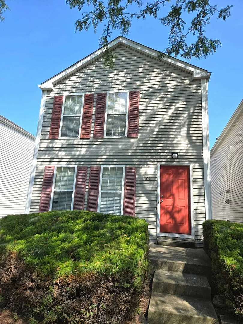2 bed, 1.5 bath, 912 sqft, $2,200 — Photo 1