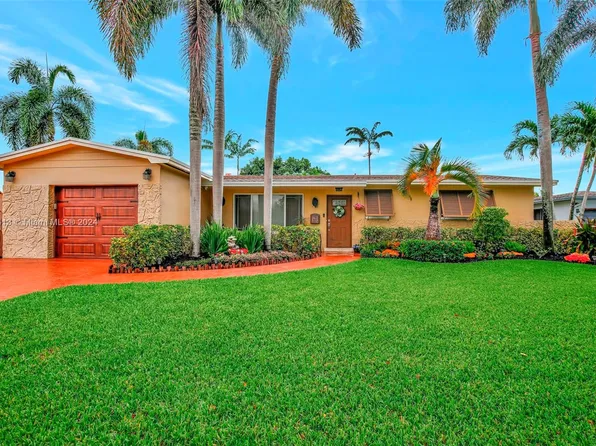 8221 NW 19th St, Pembroke Pines, FL 33024