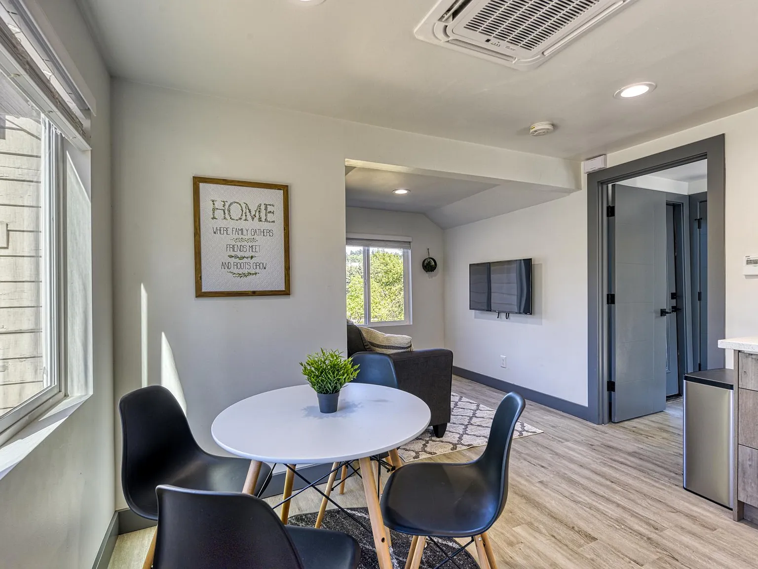 1 bed, 390 sqft, $1,975 — Photo 3