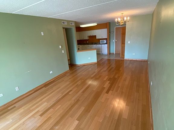 2nd image of 2919 N Harlem Ave APT 201