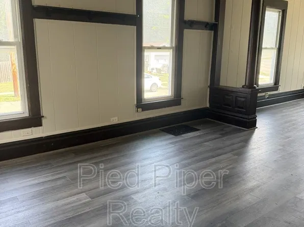 839 S Adams Ave, Freeport, IL 61032