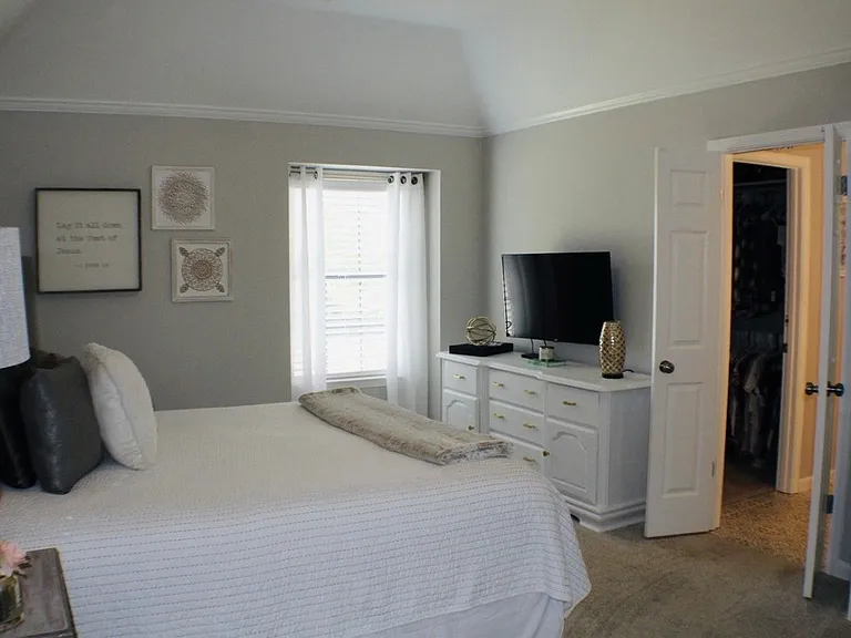 388 N Main St — Photo 2