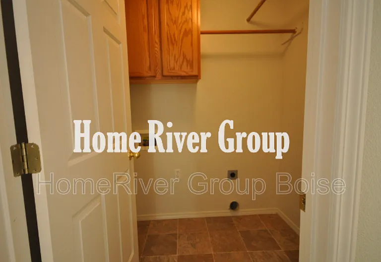 1899 E Chimere Dr — Photo 9