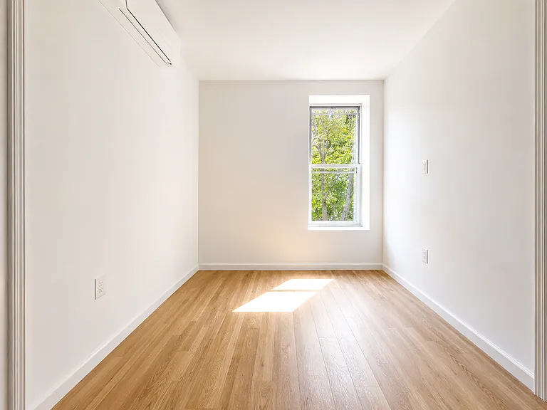 815 Willoughby Ave #3F — Photo 6