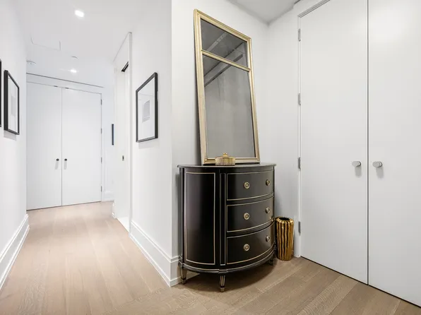 301 East 50th Street image 10 of 16