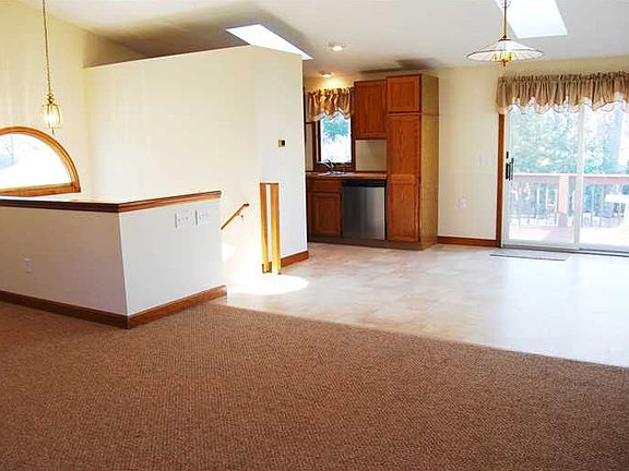 5th image of 212 Summit St