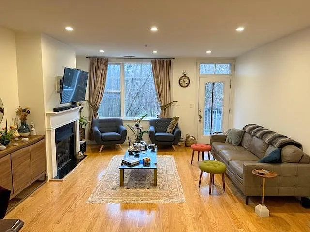2 Inwood Dr #2010 — Photo 1