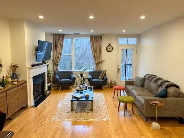 2 Inwood Dr Unit 2010, Woburn, MA 01801