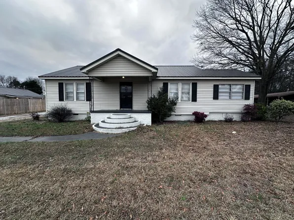 1835 Bowersville St, Royston, GA 30662