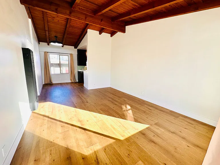 1101 E Grand Ave — Photo 99