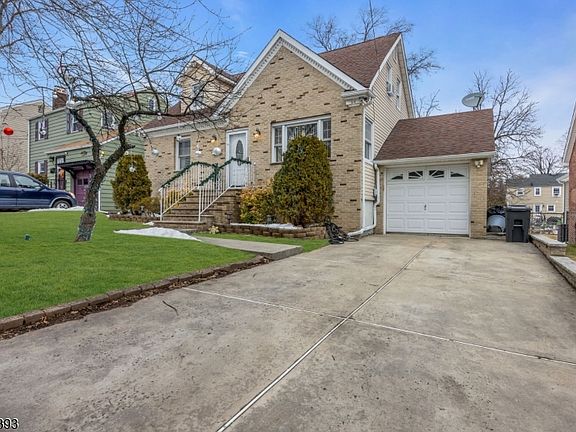 2nd image of 321 Sherwood Rd