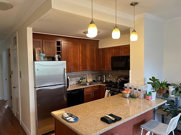 2nd image of 368 Cumberland St #3