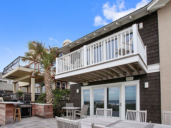 3rd image of 1911 Beach Ave
