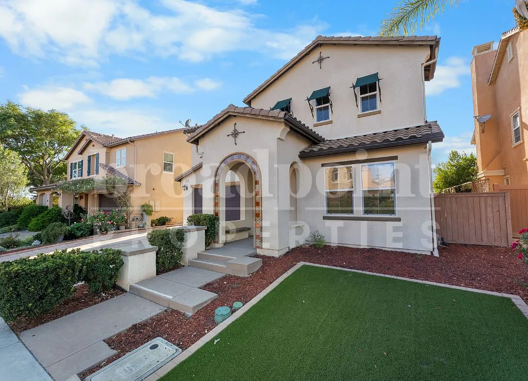 5 bed, 3.5 bath, 3335 sqft, $4,895 — Photo 3