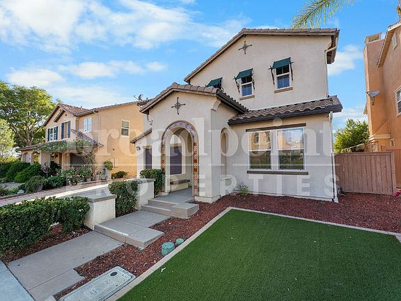 3rd image of 1672 N Las Flores Dr
