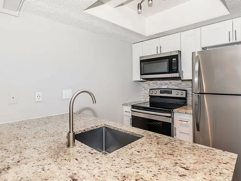 Lamar Place Apartments — Photo 16