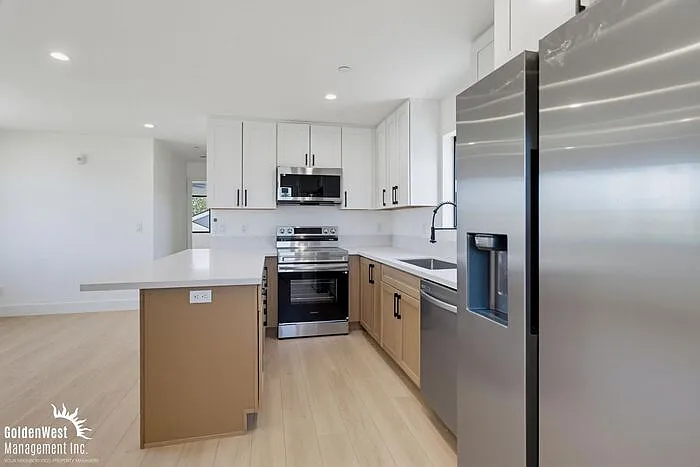 3075 Hawthorn St #5 — Photo 7