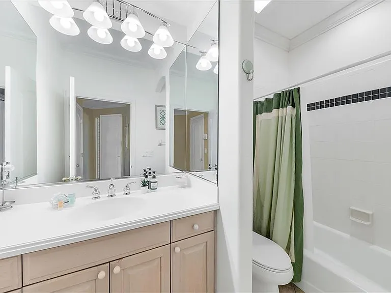 7263 Regina Royale #3 — Photo 12