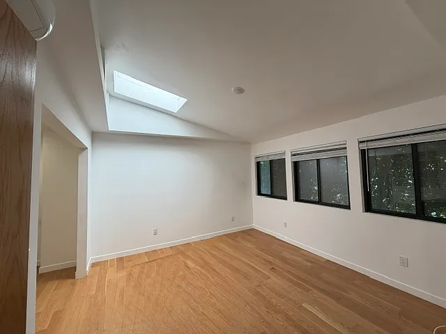 1833 Benecia Ave #1833 — Photo 5