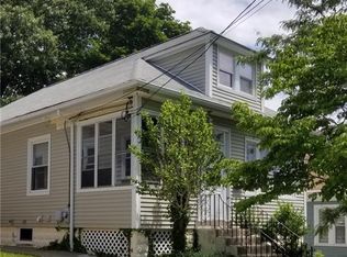 15 Oakdale St, Providence, RI 02908