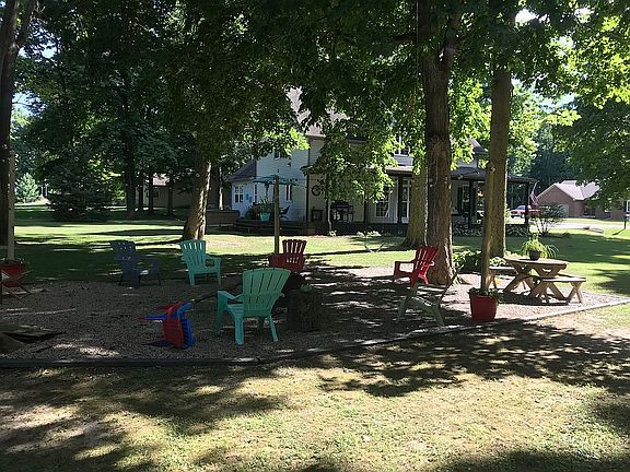 5th image of 1096 S Glenway Dr